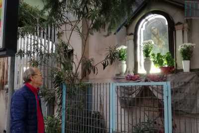 La storia di Emanuele: ogni domenica da 30 anni cura una ''povera'' Madonna